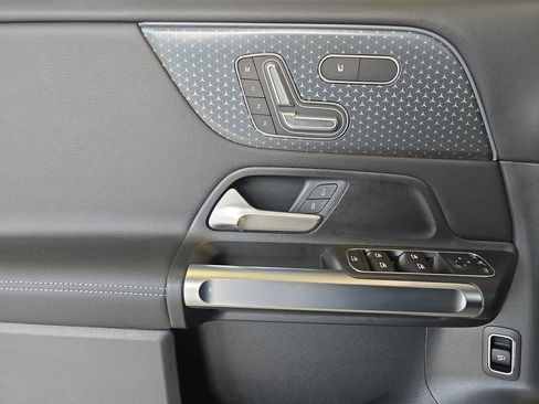 Certified 2025 Mercedes-Benz GLB 250 image 27