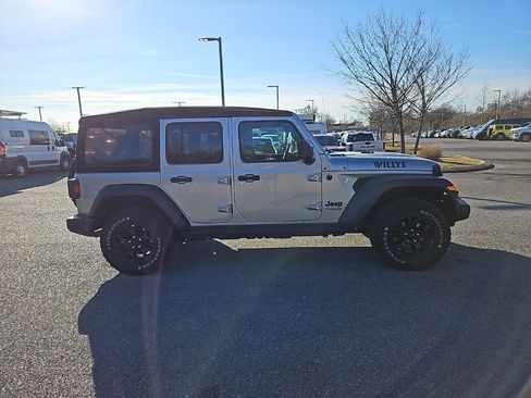 Used 2020 Jeep Wrangler Unlimited Sport image 8