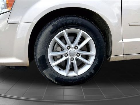 Used 2014 Dodge Grand Caravan SXT w/ Rear Park Assist Package FWD image 31