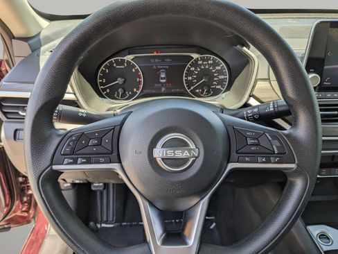 Used 2025 Nissan Altima 2.5 SV FWD image 35