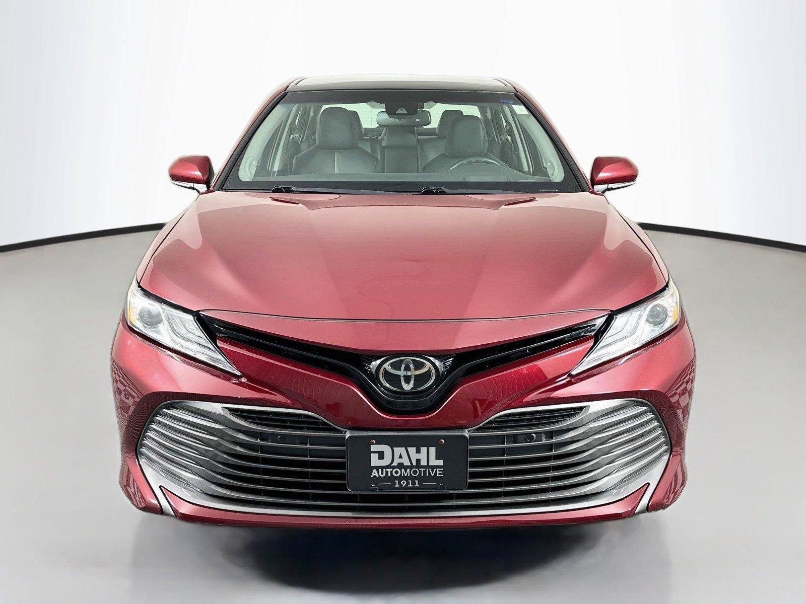 Used 2018 Toyota Camry XLE FWD image 2