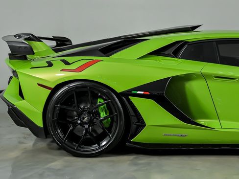Used 2019 Lamborghini Aventador SVJ AWD/4WD image 14