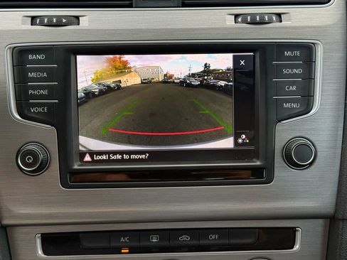 Used 2016 Volkswagen Golf S image 33