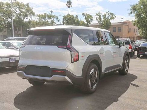 New 2026 Kia EV9 Light image 8