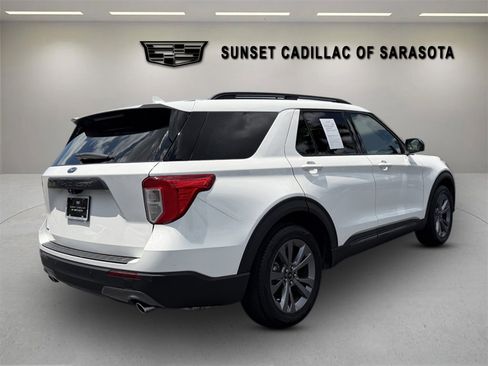 Used 2022 Ford Explorer XLT w/ Equipment Group 202A RWD image 3
