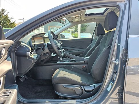 Used 2024 Hyundai Elantra SEL w/ Convenience Package image 16