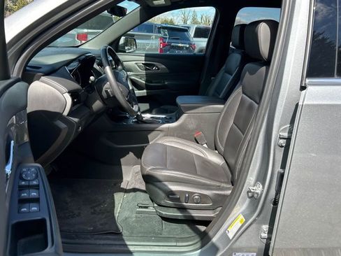 Used 2023 Chevrolet Traverse LT w/ LT Premium Package image 6