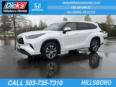 Used 2024 Toyota Highlander XLE image 1