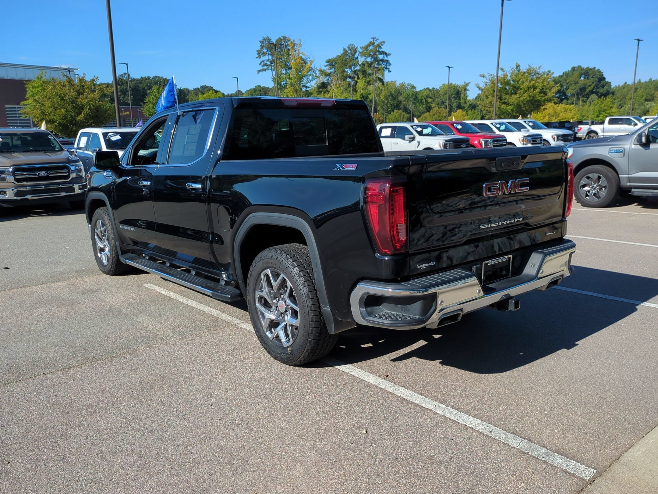 Used 2025 GMC Sierra 1500 SLT w/ SLT Premium Plus Package AWD/4WD image 6