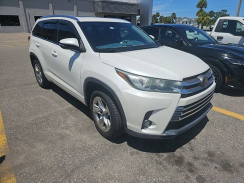 Used 2018 Toyota Highlander Limited FWD image 2