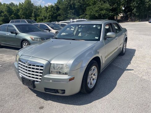 Used 2006 Chrysler 300 Touring w/ Sound Group image 2