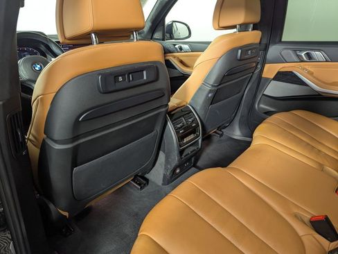 Used 2021 BMW X7 M50i image 22