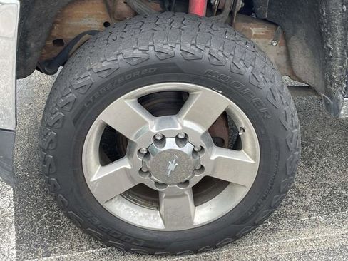Used 2019 Chevrolet Silverado 2500 LT w/ LT Convenience Package AWD/4WD image 9