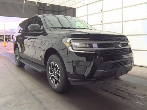 Used 2024 Ford Expedition Max XLT image 4