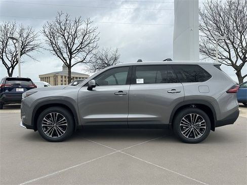 New 2026 Toyota Grand Highlander AWD Hybrid image 2