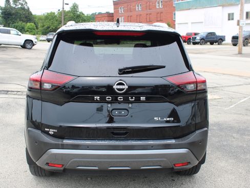 Certified 2023 Nissan Rogue SL w/ SL Premium Package AWD/4WD image 4