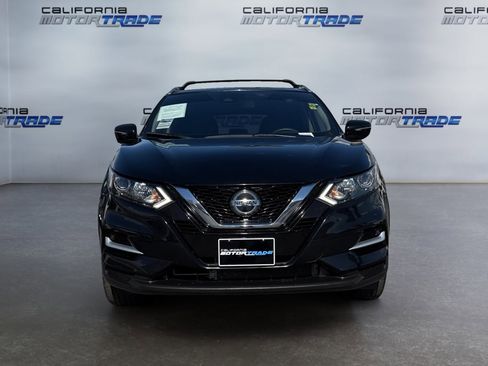 Used 2022 Nissan Rogue Sport SL FWD image 2