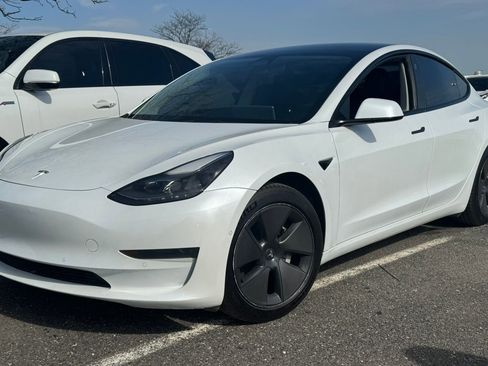 Used 2022 Tesla Model 3 image 1