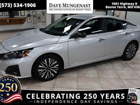 Used 2024 Nissan Altima 2.5 SV FWD image 1