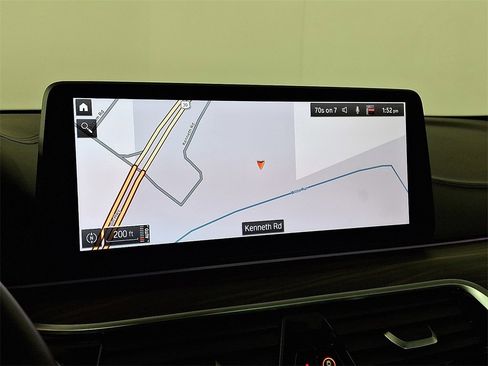 Used 2021 BMW M550i xDrive w/ Dynamic Handling Package image 3