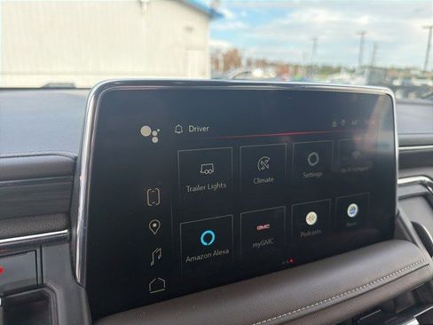 Used 2024 GMC Yukon XL SLT image 5