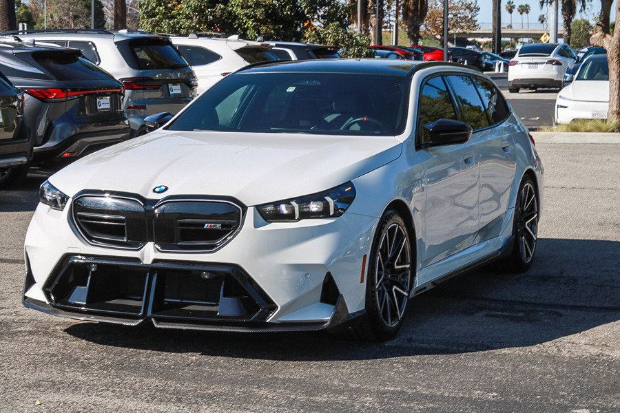 Used 2025 BMW M5 Touring w/ M Driver's Package AWD/4WD image 3