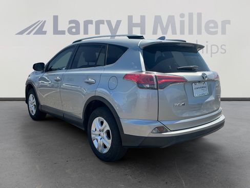 Used 2018 Toyota RAV4 LE w/ Carpet Mat Package FWD image 3