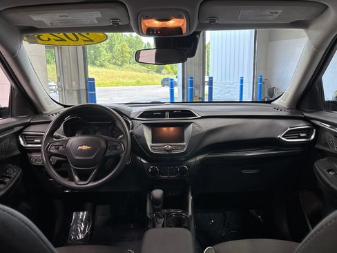 Used 2023 Chevrolet TrailBlazer LT FWD image 11