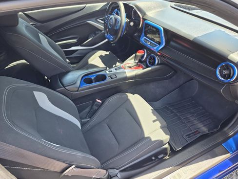 Used 2016 Chevrolet Camaro LT w/ Technology Package RWD image 9