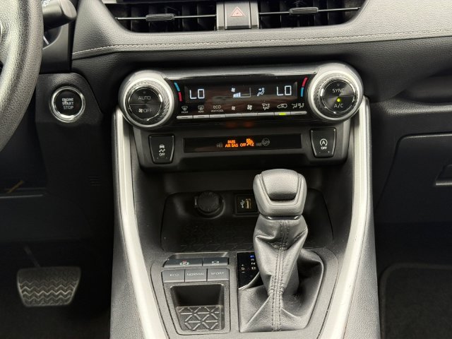 Used 2024 Toyota RAV4 XLE FWD image 17