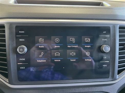 Used 2018 Volkswagen Atlas SE AWD/4WD image 16
