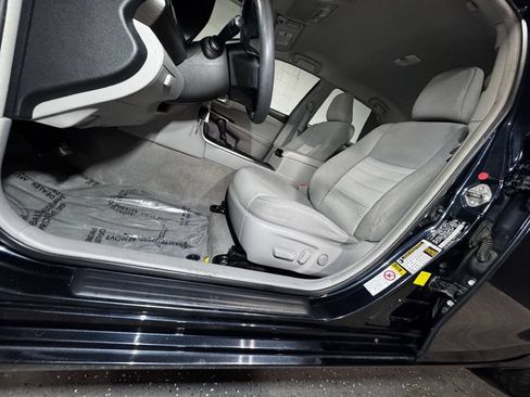 Used 2015 Toyota Camry LE FWD image 11