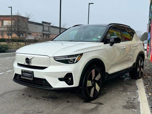Used 2023 Volvo XC40 Recharge Ultimate image 31