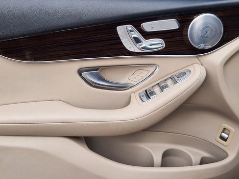 Certified 2018 Mercedes-Benz GLC 300 4MATIC image 19