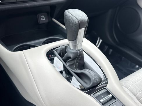 Used 2025 Honda HR-V LX image 17