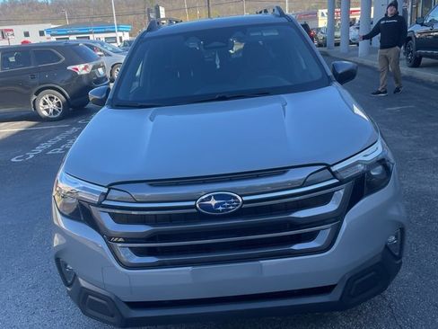 Used 2025 Subaru Forester Premium w/ Convenience Package #1 image 4