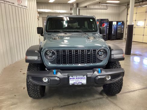 Used 2025 Jeep Wrangler Unlimited Rubicon 4xe w/ Convenience Group image 8