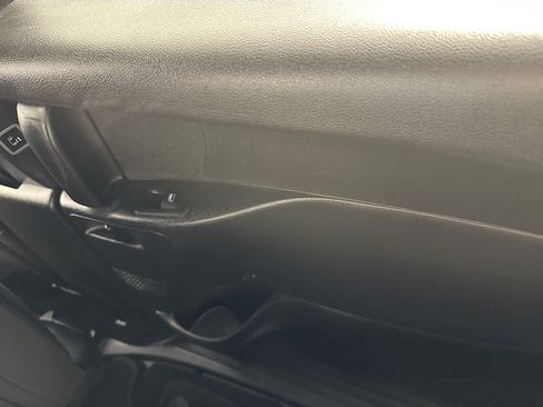 Used 2023 Chrysler Pacifica Touring FWD image 26