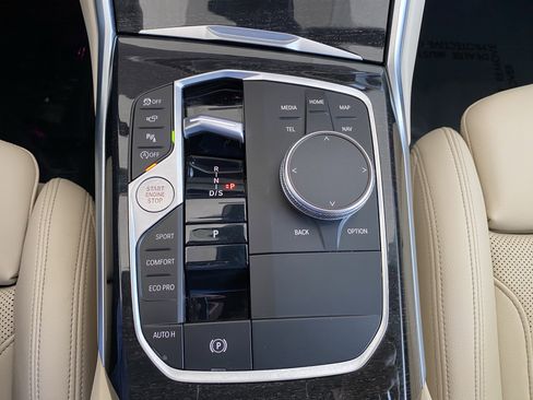 Used 2024 BMW 330i xDrive Sedan w/ Convenience Package image 28