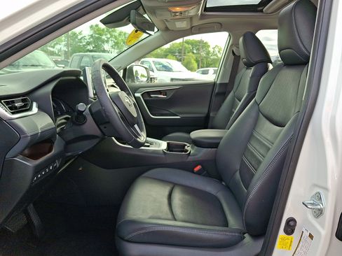 Used 2020 Toyota RAV4 Limited AWD/4WD image 14