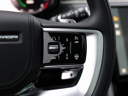Used 2025 Land Rover Range Rover SE image 21