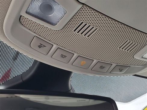 Used 2024 Ford Edge Titanium image 23