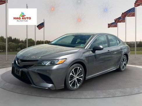 Used 2019 Toyota Camry SE image 1
