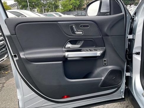 Used 2026 Mercedes-Benz GLB 250 4MATIC image 18