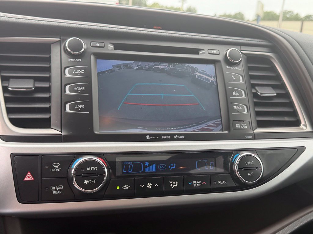 Used 2019 Toyota Highlander XLE FWD image 24