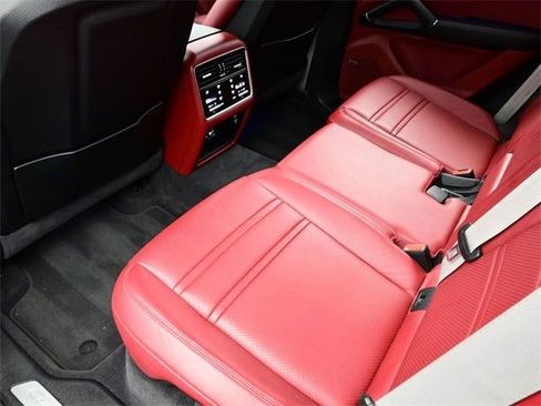 Used 2022 Porsche Cayenne E-Hybrid image 13