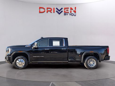 Used 2024 GMC Sierra 3500 Denali w/ Denali Reserve Package image 2