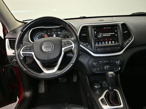 Used 2016 Jeep Cherokee Trailhawk w/ Comfort/Convenience Group AWD/4WD image 16