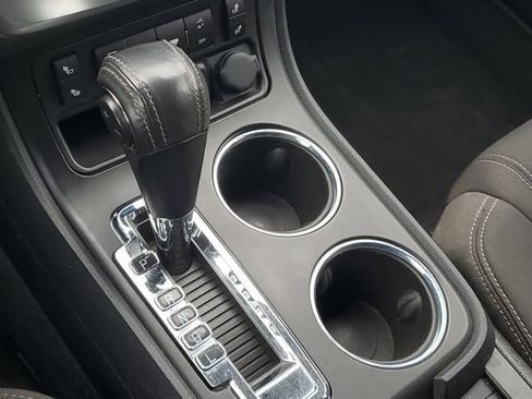 Used 2015 GMC Acadia SLE image 28