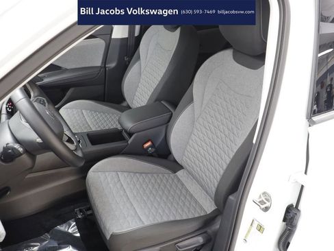 Used 2025 Volkswagen Tiguan S AWD/4WD image 13